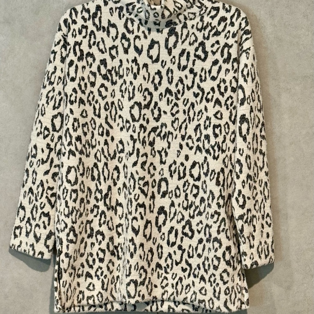 Chico's Beige and Black Knit Sweater